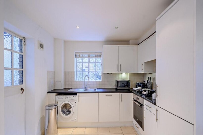 Fulham Road, London SW3 2 bed apartment to rent - £4,767 pcm (£1,100 pw)