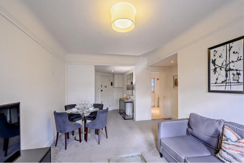 Fulham Road, London SW3 2 bed apartment to rent - £4,767 pcm (£1,100 pw)
