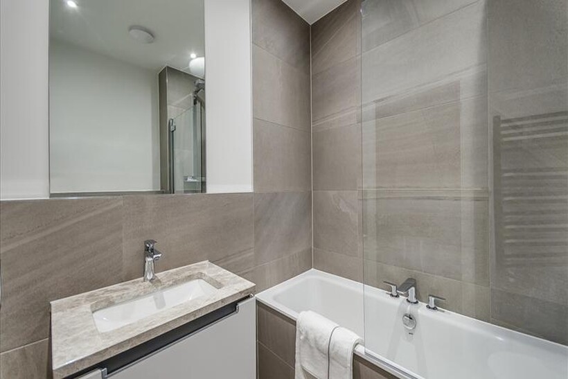 Rainville Road Hammersmith, London W6 1 bed flat to rent - £2,730 pcm (£630 pw)