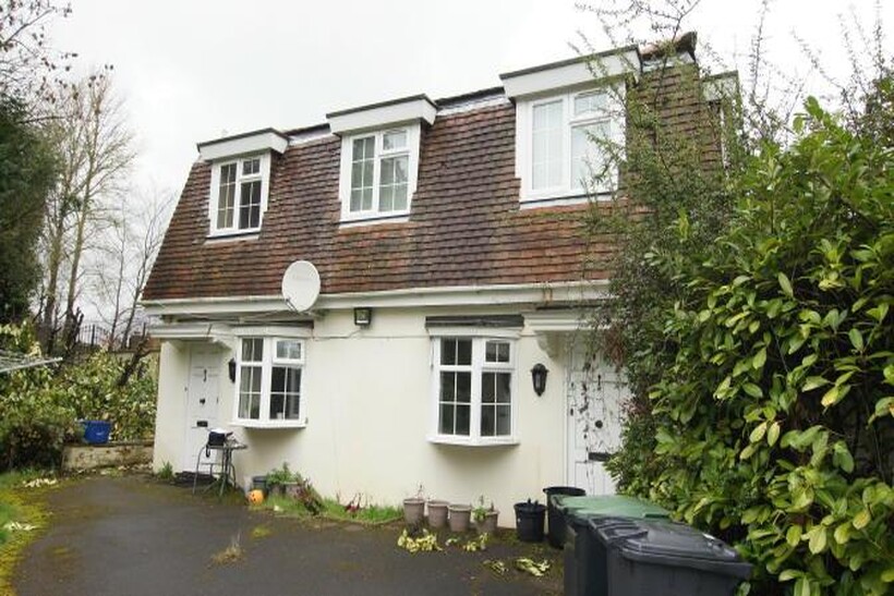 High Road, Chigwell IG7 3 bed cottage to rent - £2,500 pcm (£577 pw)