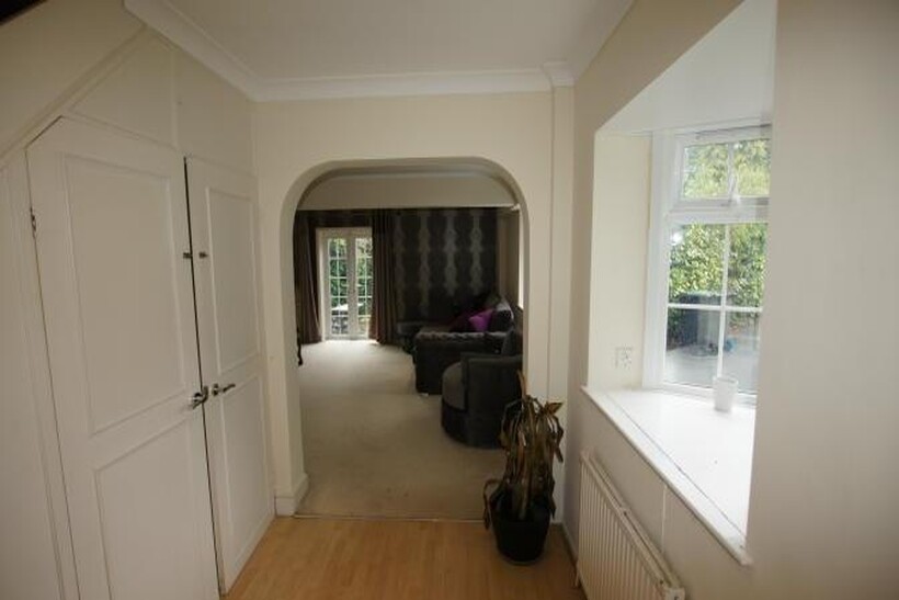 High Road, Chigwell IG7 3 bed cottage to rent - £2,500 pcm (£577 pw)