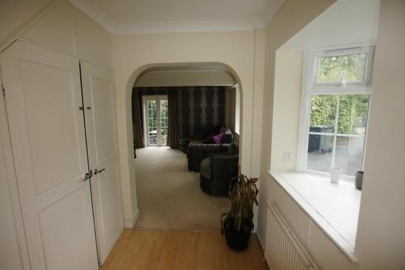 High Road, Chigwell IG7 3 bed cottage to rent - £2,500 pcm (£577 pw)