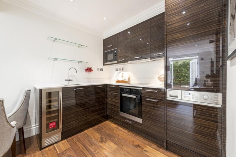 Bayswater Road, London W2 1 bed flat to rent - £3,142 pcm (£725 pw)