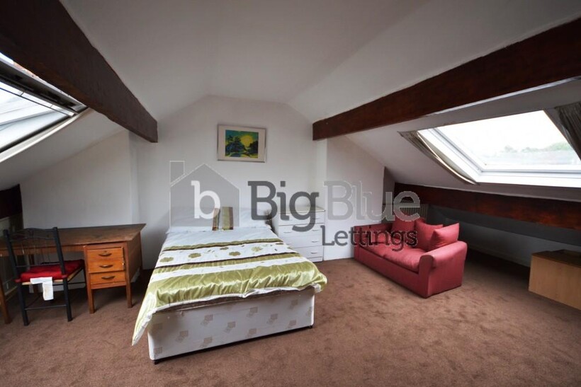 219 Cardigan Lane, Hyde Park, Leeds LS6 3 bed terraced house to rent - £1,378 pcm (£318 pw)