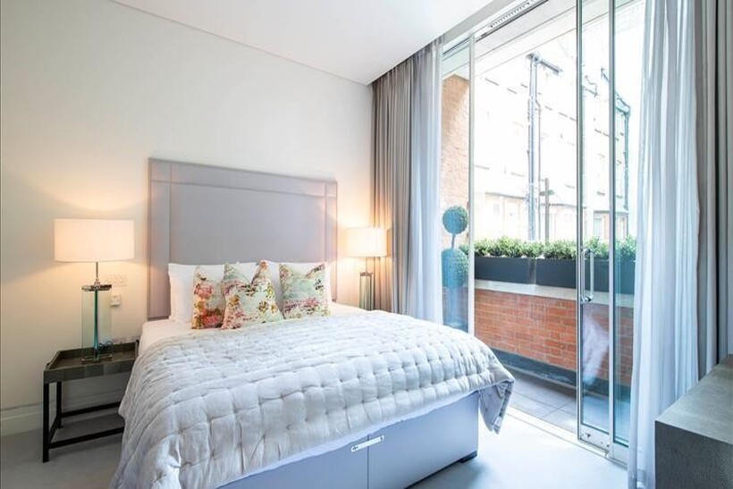 Mayfair, London W1K 2 bed apartment to rent - £10,833 pcm (£2,500 pw)