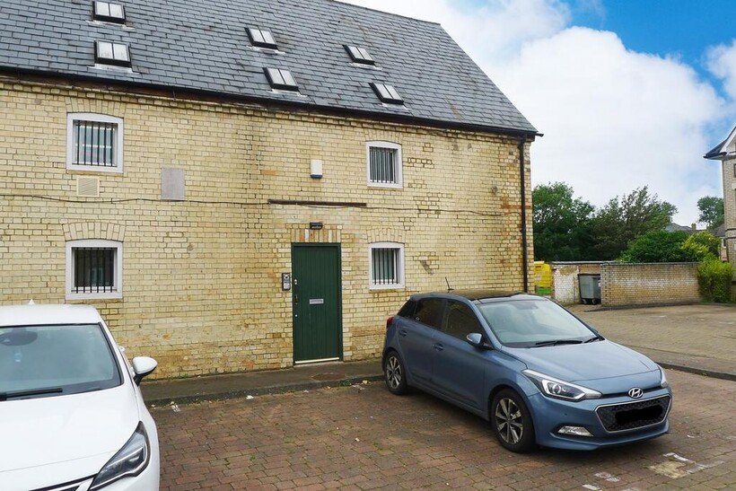 Ivel Road, Shefford, SG17 Property to rent - £400 pcm (£92 pw)