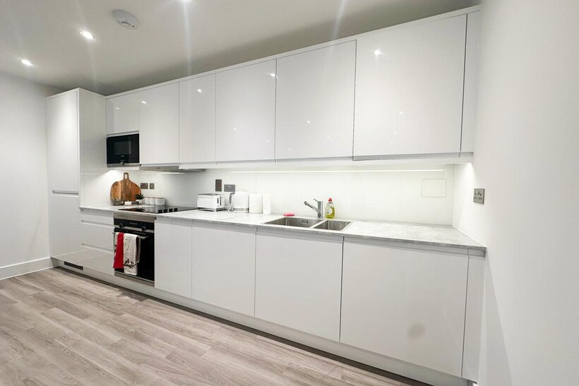 Lismore Boulevard, London NW9 2 bed apartment to rent - £2,600 pcm (£600 pw)
