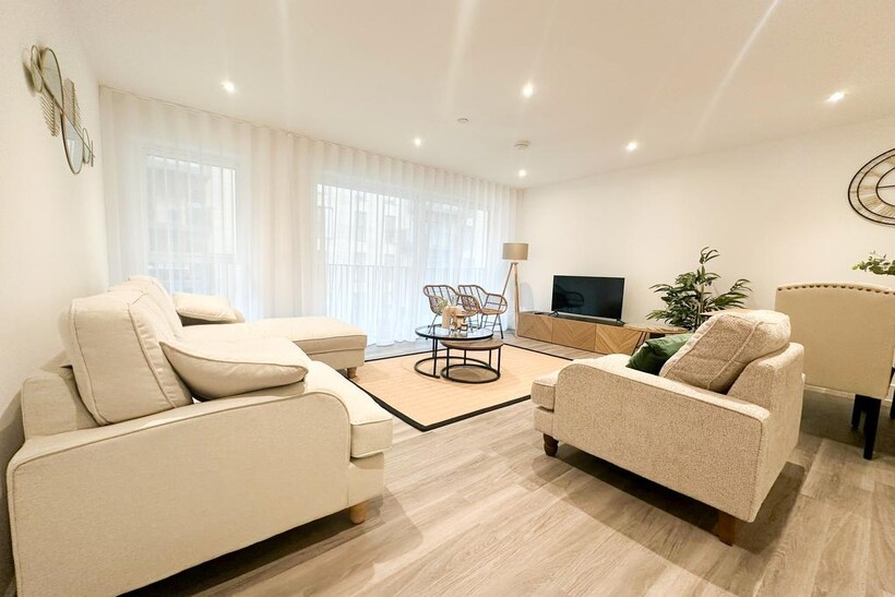 Lismore Boulevard, London NW9 2 bed apartment to rent - £2,600 pcm (£600 pw)