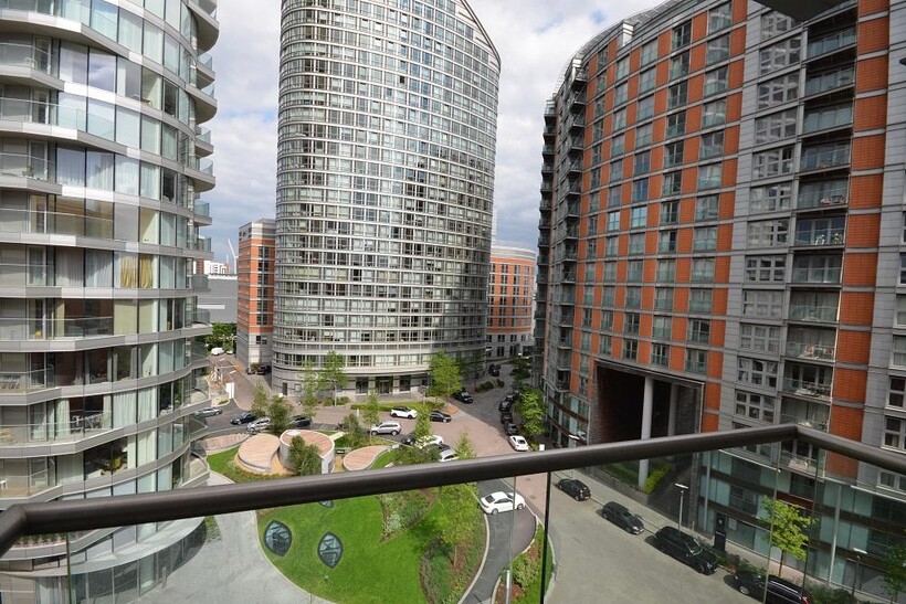 Biscayne Avenue, London E14 1 bed flat to rent - £1,800 pcm (£415 pw)