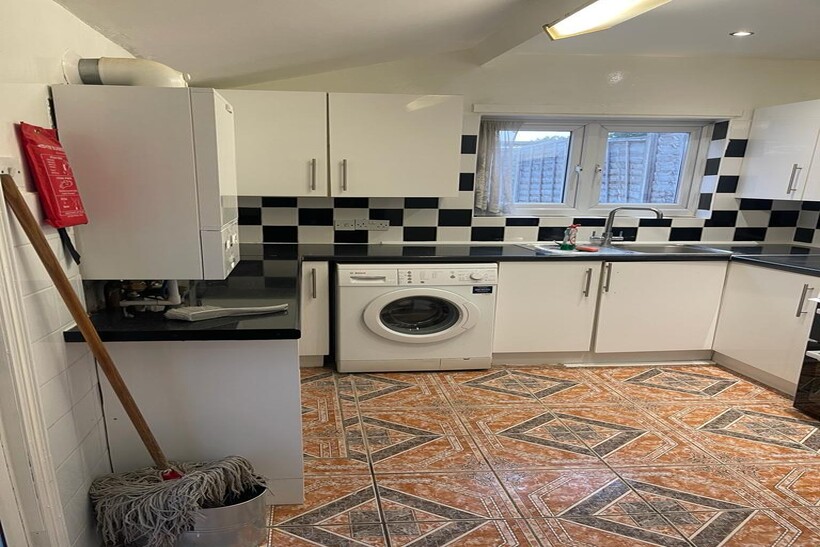 Room 2, London, SE18 House share to rent - £650 pcm (£150 pw)