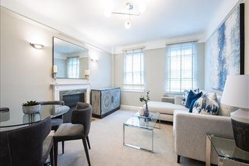 Fulham Road, London SW3 2 bed terraced house to rent - £4,767 pcm (£1,100 pw)