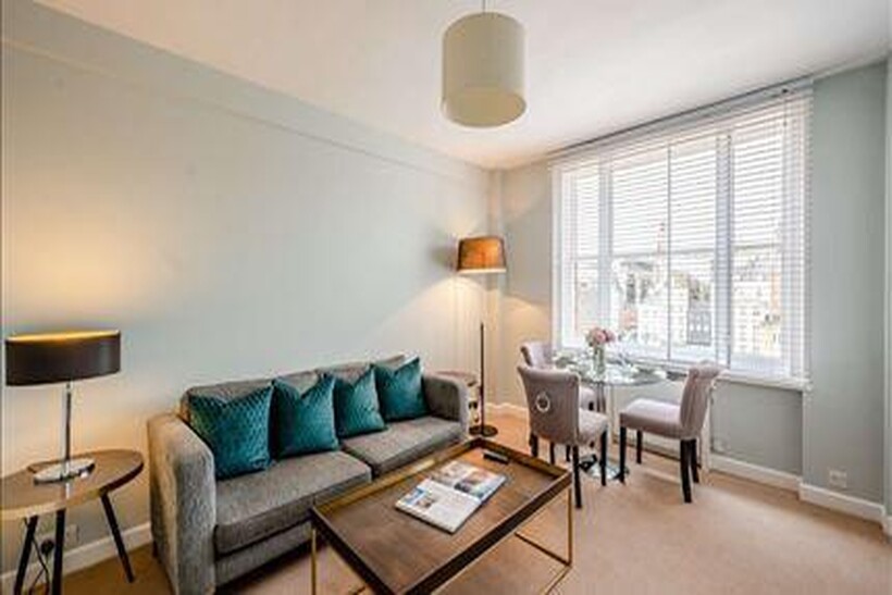Hill Street, London W1J 1 bed flat to rent - £3,207 pcm (£740 pw)