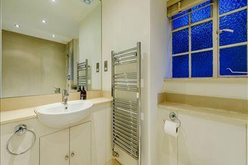 Pelham Court, London SW3 2 bed flat to rent - £4,117 pcm (£950 pw)