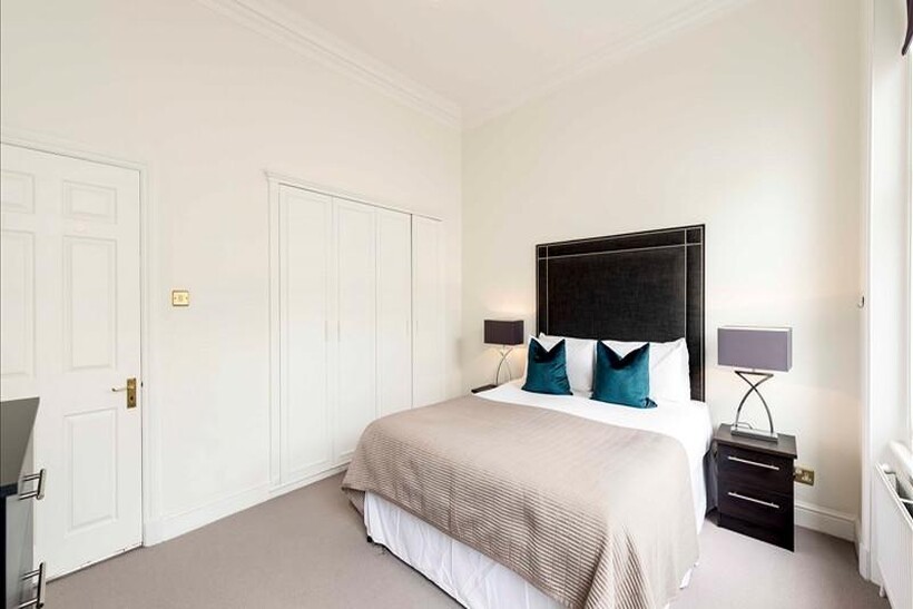 Lexham Gardens, London W8 2 bed flat to rent - £4,117 pcm (£950 pw)