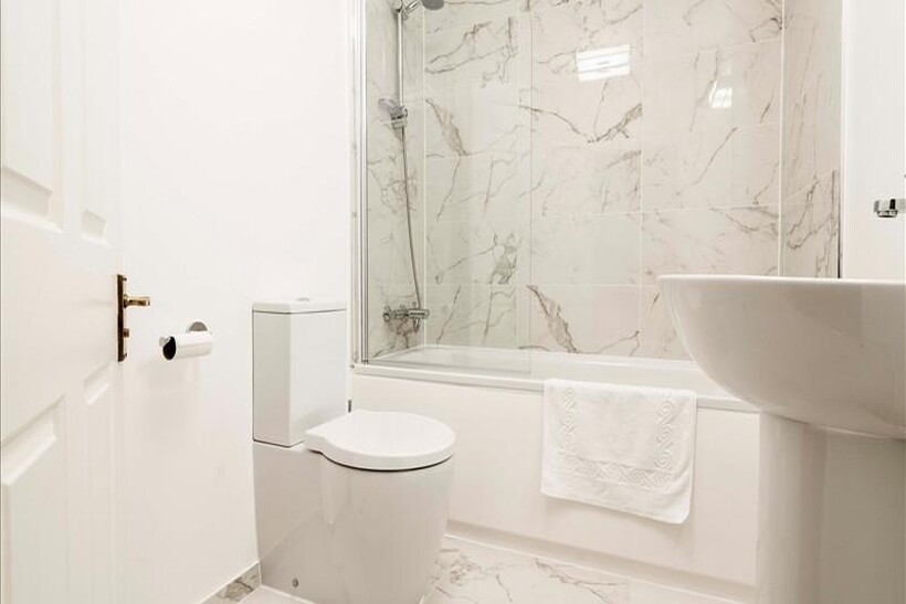 Lexham Gardens, London W8 2 bed flat to rent - £4,117 pcm (£950 pw)