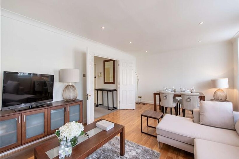 Lexham Gardens, London W8 2 bed flat to rent - £4,160 pcm (£960 pw)