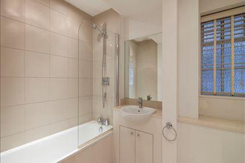 Fulham Road, London SW3 2 bed terraced house to rent - £4,442 pcm (£1,025 pw)