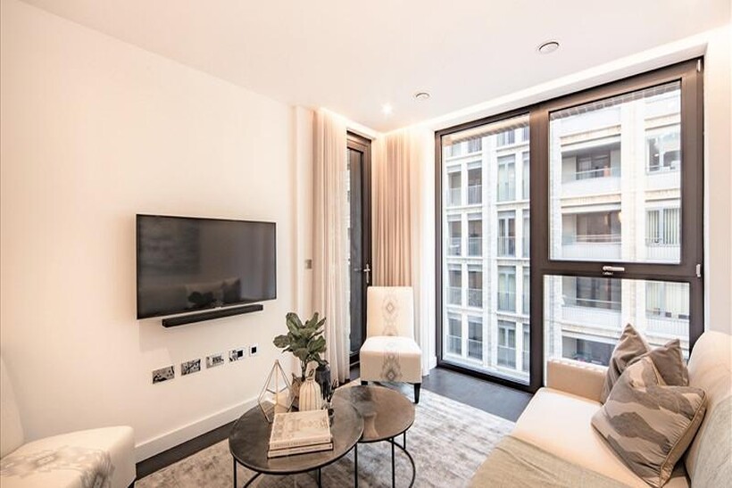 Charles Clowes Walk, London SW11 2 bed flat to rent - £4,420 pcm (£1,020 pw)