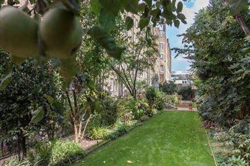 Fulham Road, London SW3 2 bed terraced house to rent - £4,767 pcm (£1,100 pw)