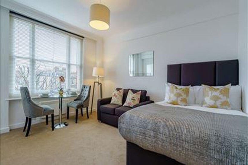 39 HILL STREET, London W1J 1 bed flat to rent - £2,600 pcm (£600 pw)