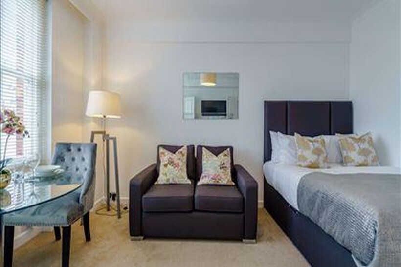 39 HILL STREET, London W1J 1 bed flat to rent - £2,600 pcm (£600 pw)