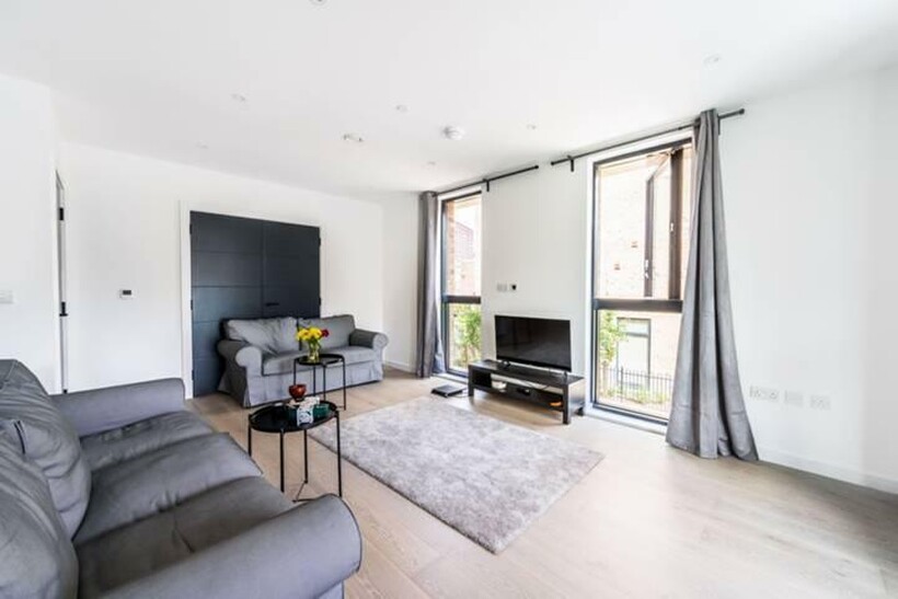 210 KILBURN PARK ROAD, London NW6 3 bed flat to rent - £4,000 pcm (£923 pw)