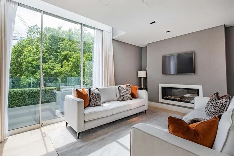 Green Street, London W1K 2 bed triplex to rent - £17,333 pcm (£4,000 pw)