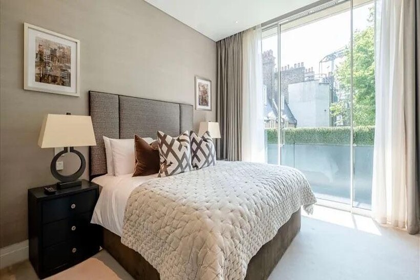 Green Street, London W1K 2 bed triplex to rent - £17,333 pcm (£4,000 pw)