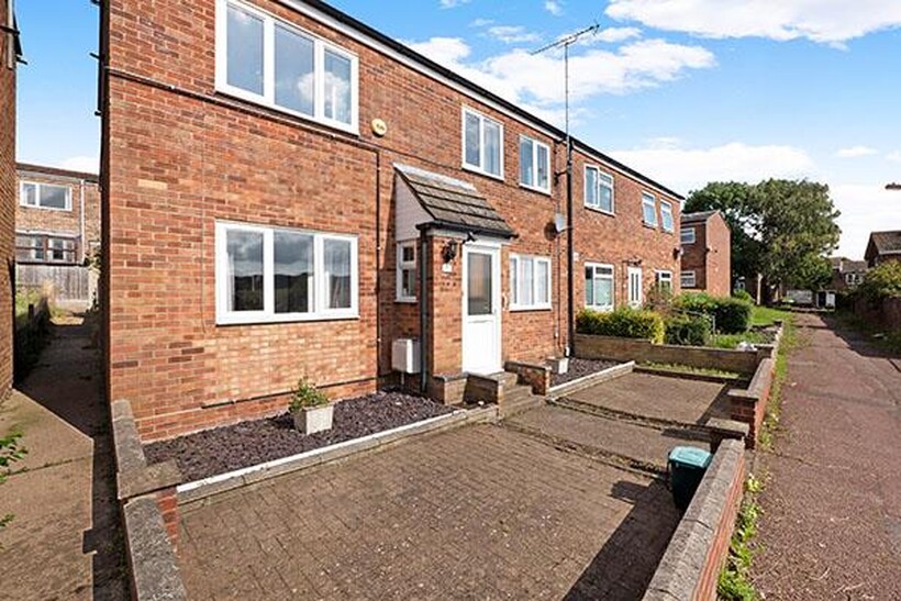 Stevens Walk, Colchester CO4 4 bed semi-detached house to rent - £1,950 pcm (£450 pw)