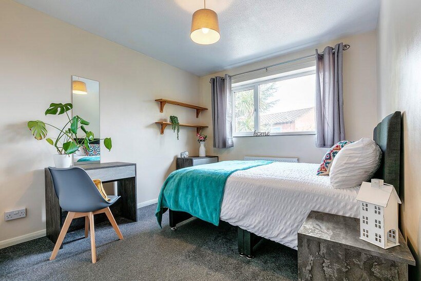 Tippett Close, Colchester CO4 5 bed terraced house to rent - £2,600 pcm (£600 pw)