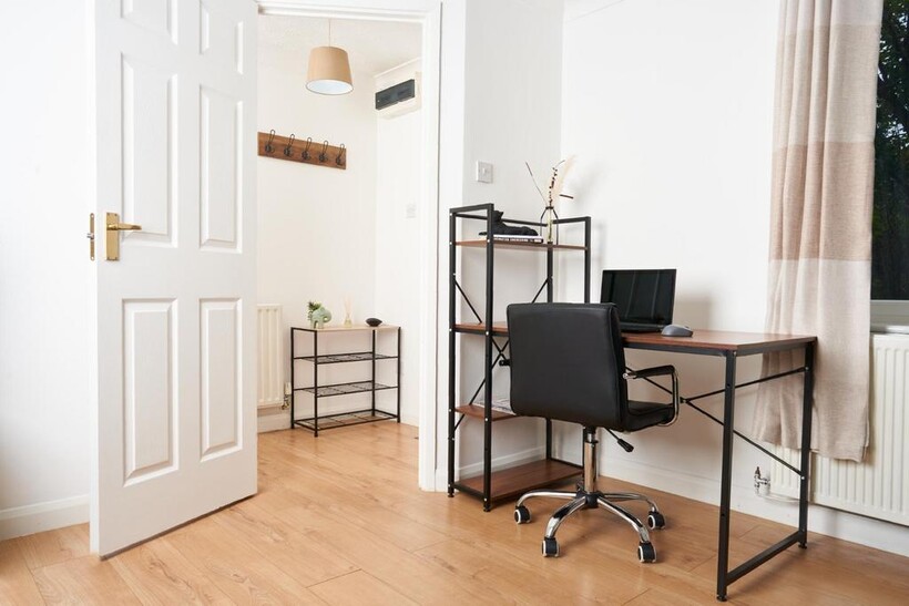The Oval, Oldbrook MK6 2 bed townhouse to rent - £3,750 pcm (£865 pw)