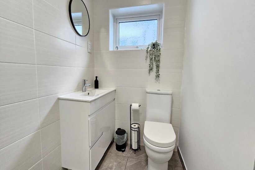 Elmsleigh Drive, Leigh-on-Sea SS9 5 bed house to rent - £9,000 pcm (£2,077 pw)