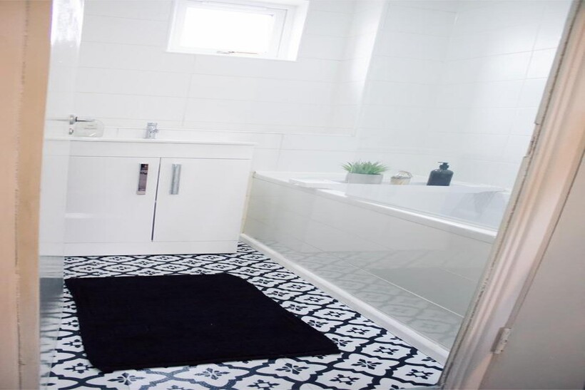 South Eighth Street, Milton Keynes MK9 3 bed house to rent - £3,600 pcm (£831 pw)