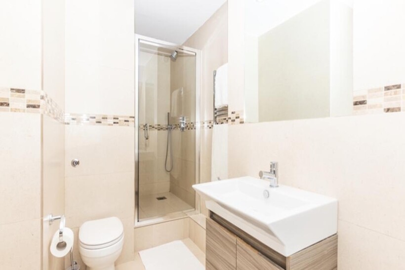 9 Grosvenor Hill, London 1 bed apartment to rent - £4,550 pcm (£1,050 pw)