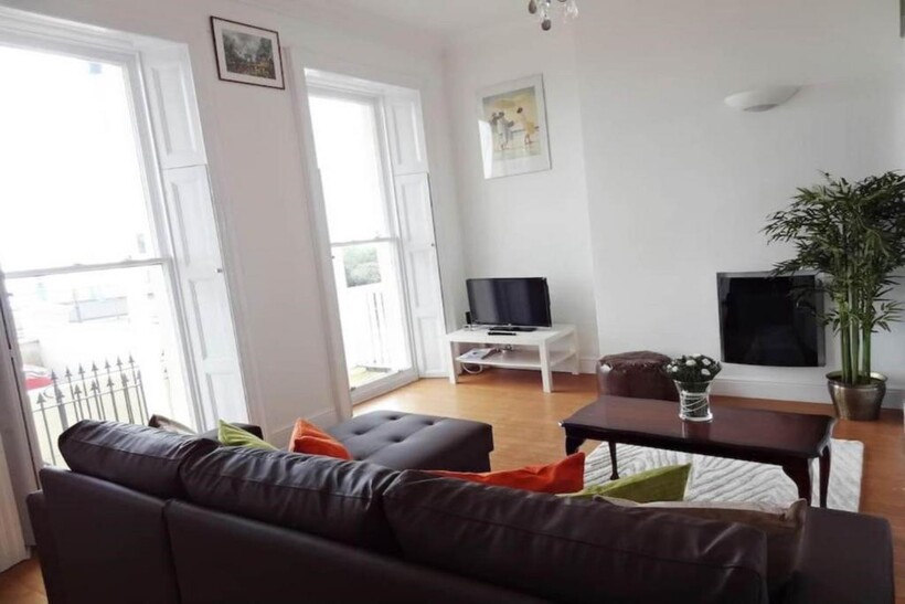 Marine Parade, Brighton 2 bed flat to rent - £2,400 pcm (£554 pw)