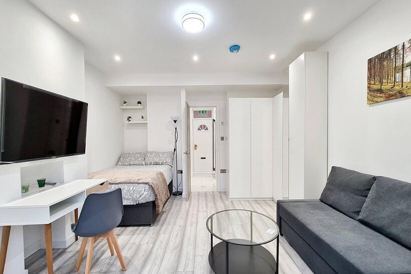 Wallwood Street, London E14 1 bed flat to rent - £2,100 pcm (£485 pw)