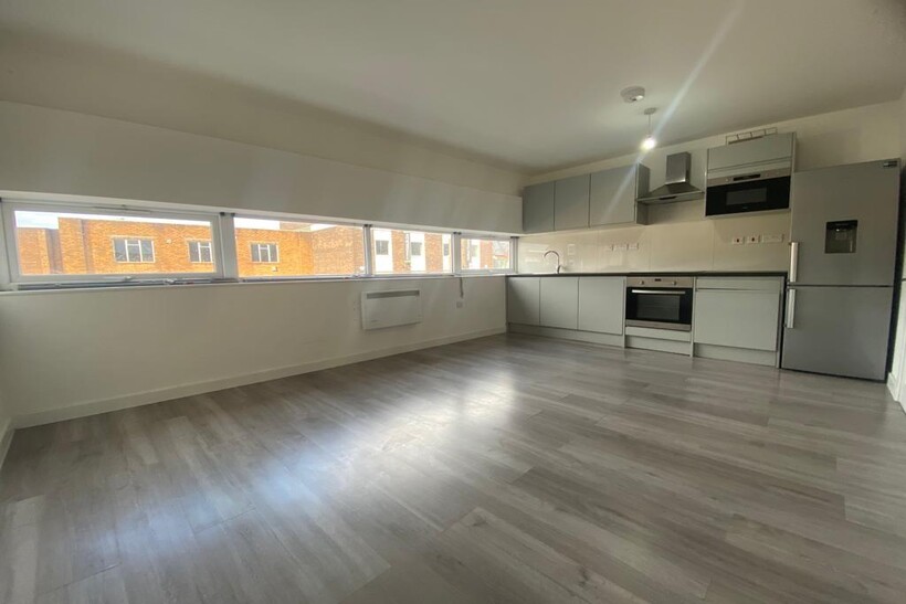 High Street, Cradley Heath, B64 1 bed apartment to rent - £800 pcm (£185 pw)