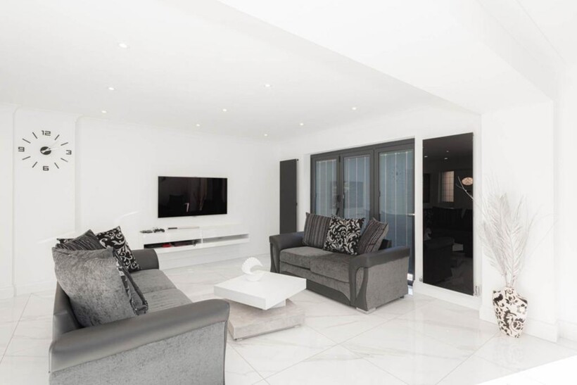 Rosebery Road, Epsom 4 bed detached house to rent - £3,900 pcm (£900 pw)