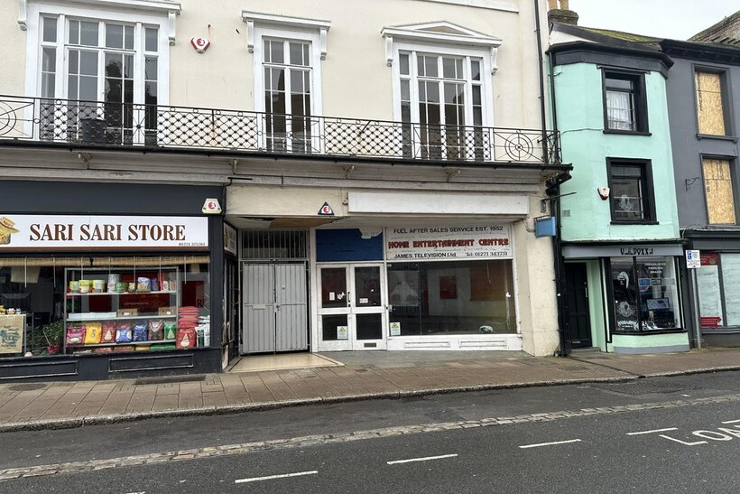 Boutport Street, Barnstaple EX31 Retail property (high street) to rent - £833 pcm (£192 pw)