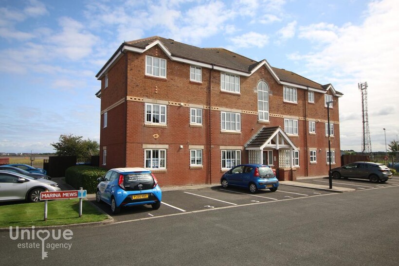 Marina Mews, Fleetwood, Lancashire, FY7 2 bed terraced house to rent - £675 pcm (£156 pw)