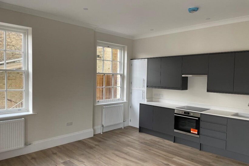 The Crescent, Bedford MK40 2 bed flat to rent - £1,450 pcm (£335 pw)