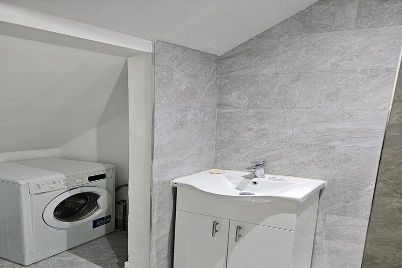 Conyers Road, London SW16 2 bed apartment to rent - £1,950 pcm (£450 pw)