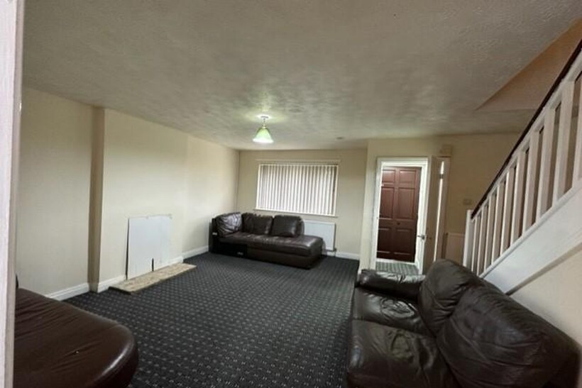 Old Hall Lane, Manchester M14 3 bed link detached house to rent - £1,450 pcm (£335 pw)