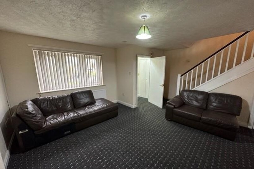 Old Hall Lane, Manchester M14 3 bed link detached house to rent - £1,450 pcm (£335 pw)