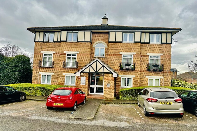 Wenlock Gardens, London NW4 1 bed apartment to rent - £1,350 pcm (£312 pw)