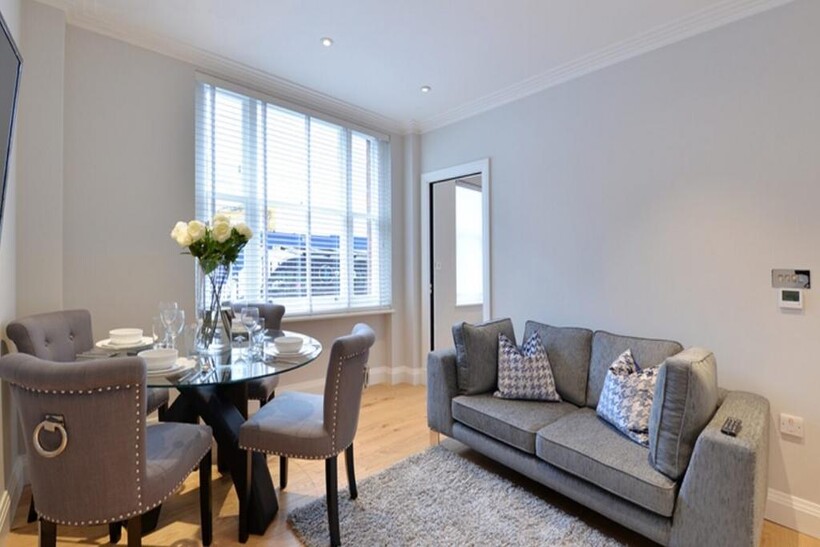 Mayfair W1J 1 bed apartment to rent - £3,120 pcm (£720 pw)