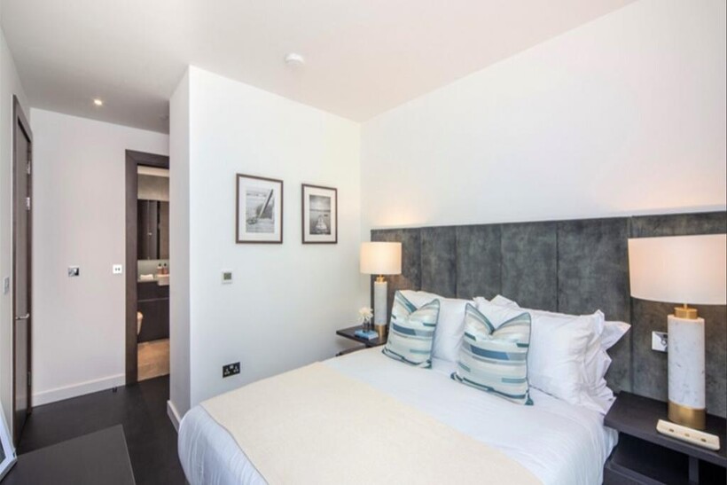 Charles Clowes Walk, Nine Elms SW11 2 bed apartment to rent - £4,463 pcm (£1,030 pw)