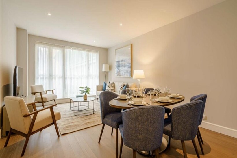 Canary Wharf W14 2 bed apartment to rent - £4,182 pcm (£965 pw)