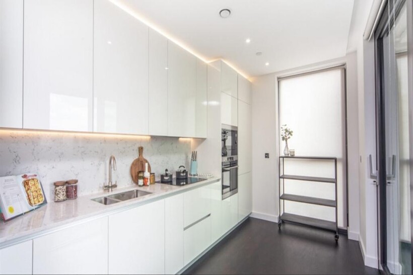 Charles Clowes Walk, Nine Elms SW11 2 bed apartment to rent - £4,420 pcm (£1,020 pw)