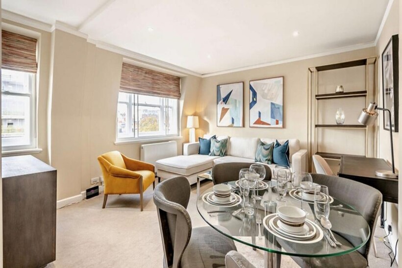 Mayfair W1J 2 bed apartment to rent - £5,417 pcm (£1,250 pw)